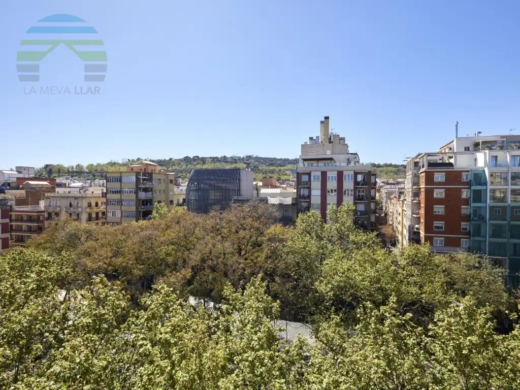 Vista exterior de Piso en venta en Barcelona con Terraza
