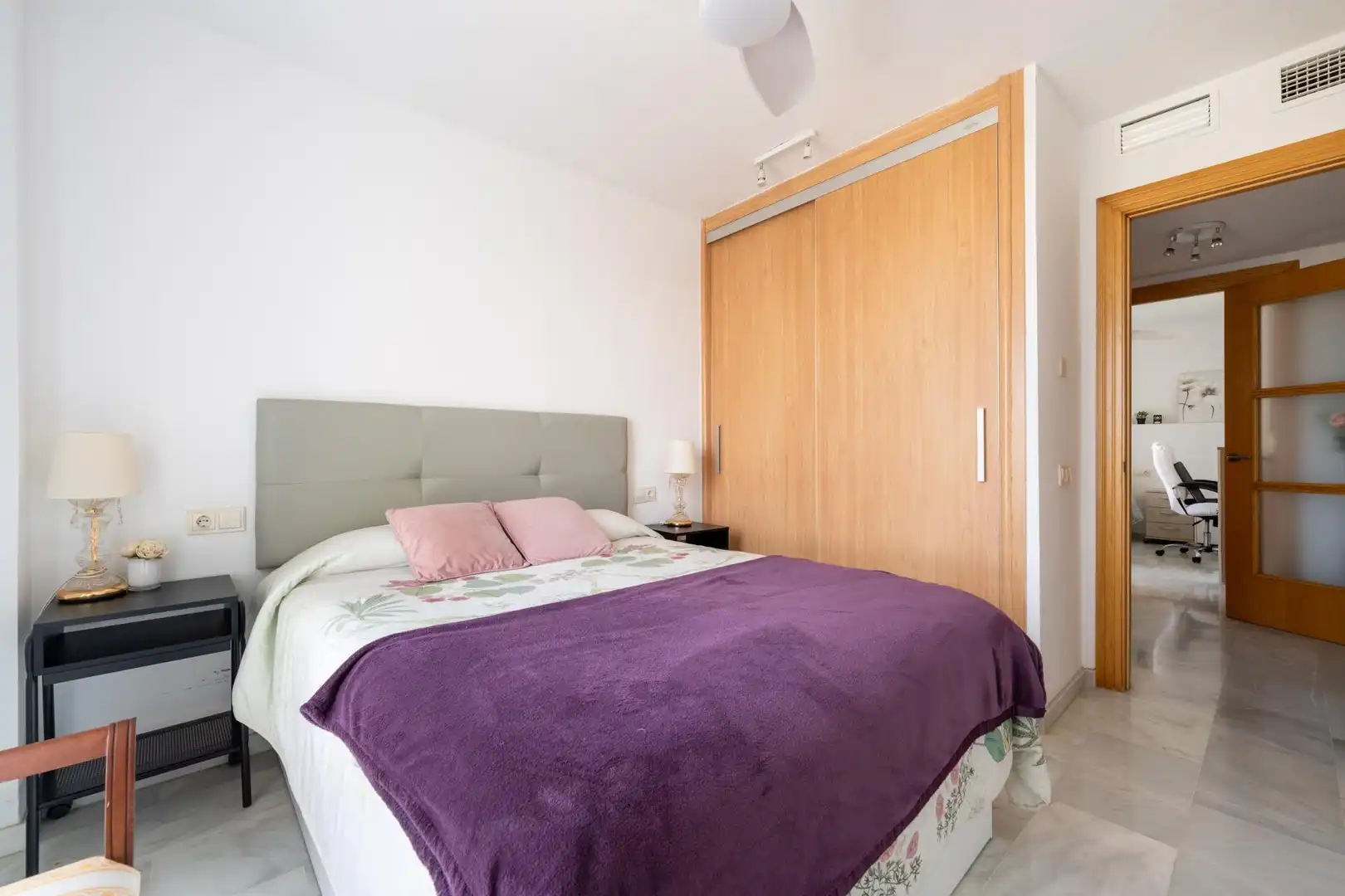 Dormitori de Apartament en venda en Roquetas de Mar amb Aire condicionat, Calefacció i Jardí privat