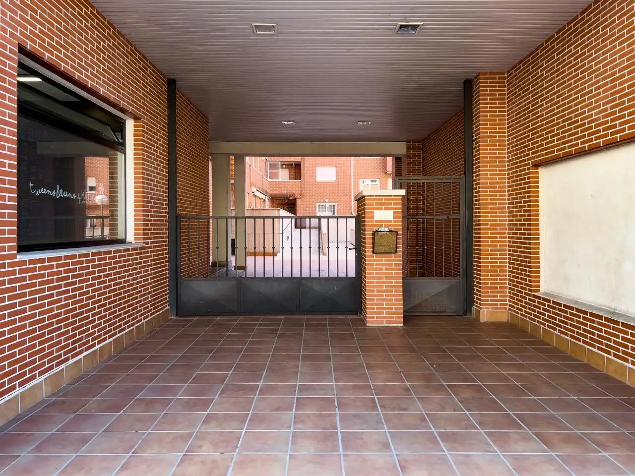 Piso en venta en Ávila con Calefacción, Parquet y Terraza