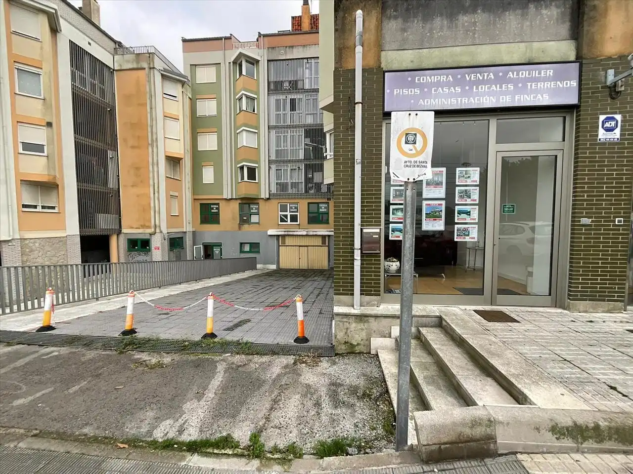 Commercial properties for sale in KRYSTAL PARC.PEÑA ROCIAS URB. BEZANA LAGO UAU-1 C/, Bezana - Prezanes