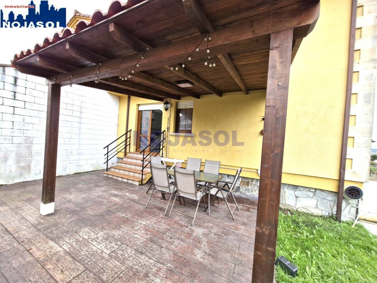 Terrassa de Casa adosada en venda en Arnuero amb Calefacció, Jardí privat i Terrassa