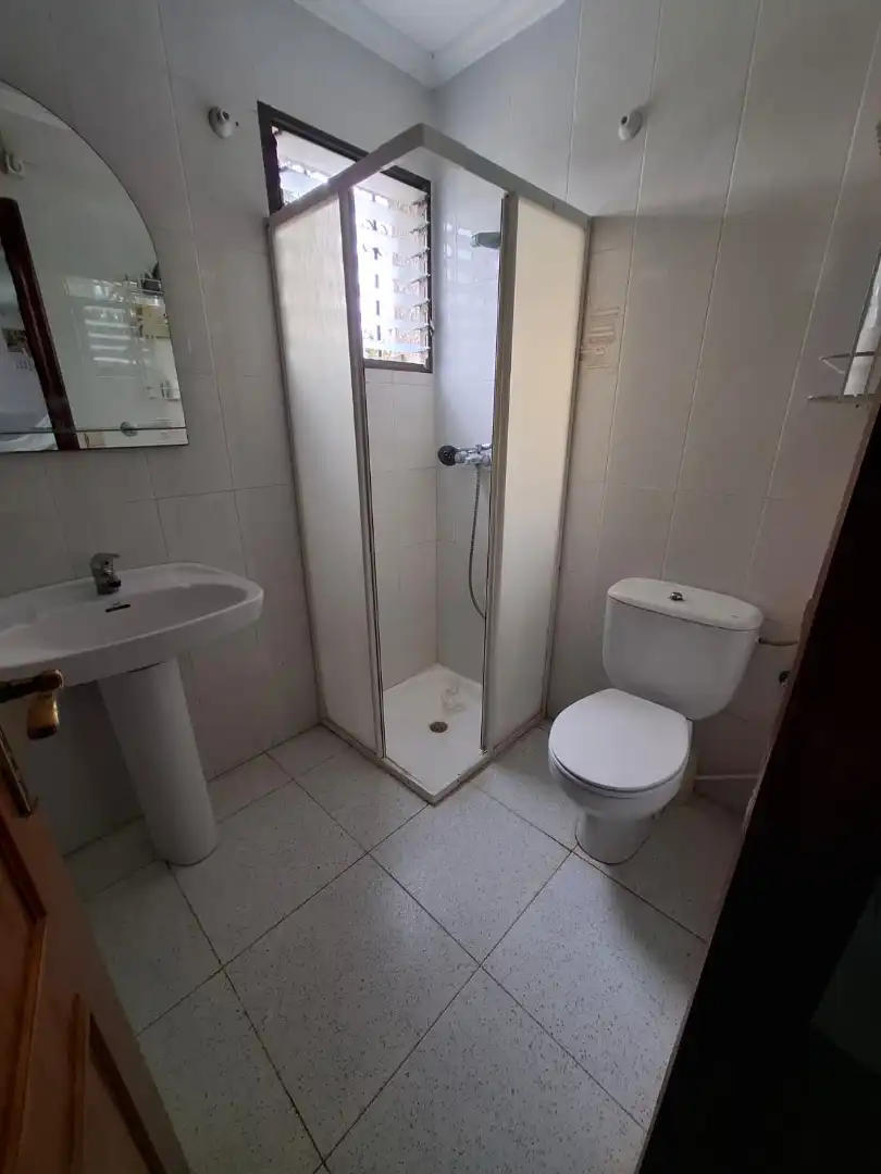 Bany de Casa o xalet en venda en Elche / Elx amb Jardí privat i Moblat