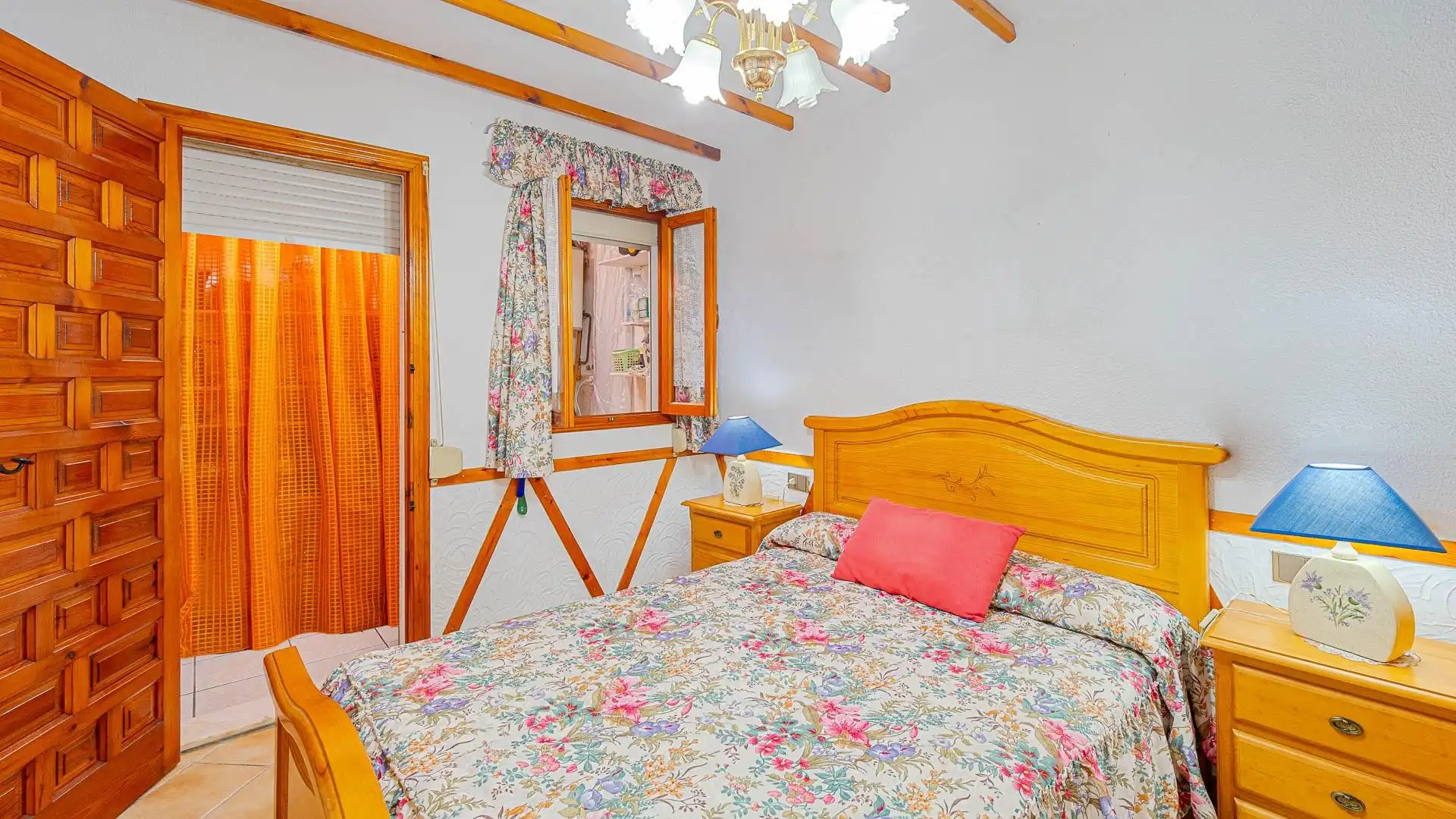 Habitación de Casa adosada en venta en Torrevieja con Aire acondicionado, Terraza y Amueblado