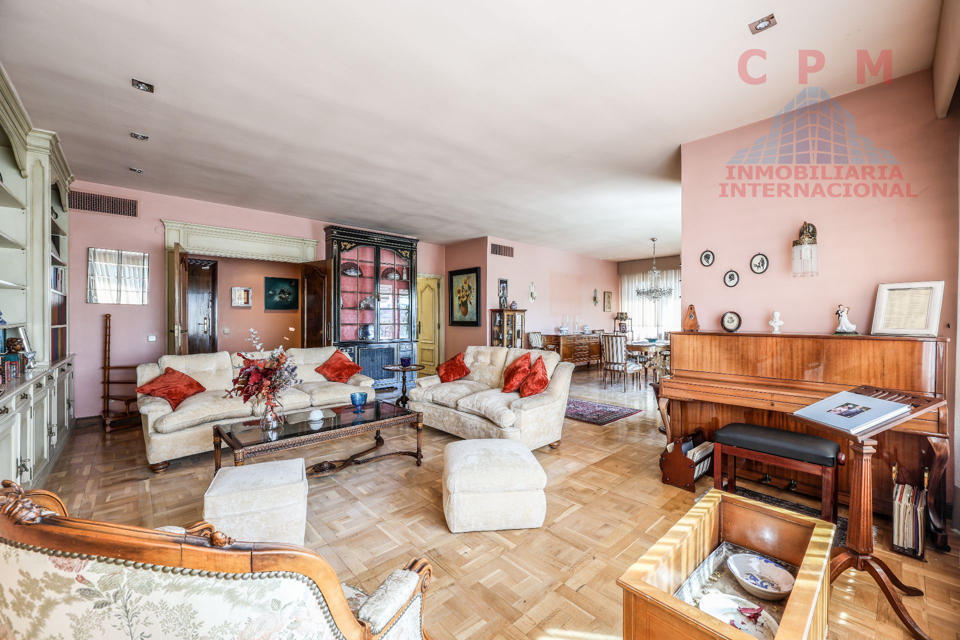 Living room of Flat to rent in  Madrid Capital  with Air Conditioner, Heating and Parquet flooring