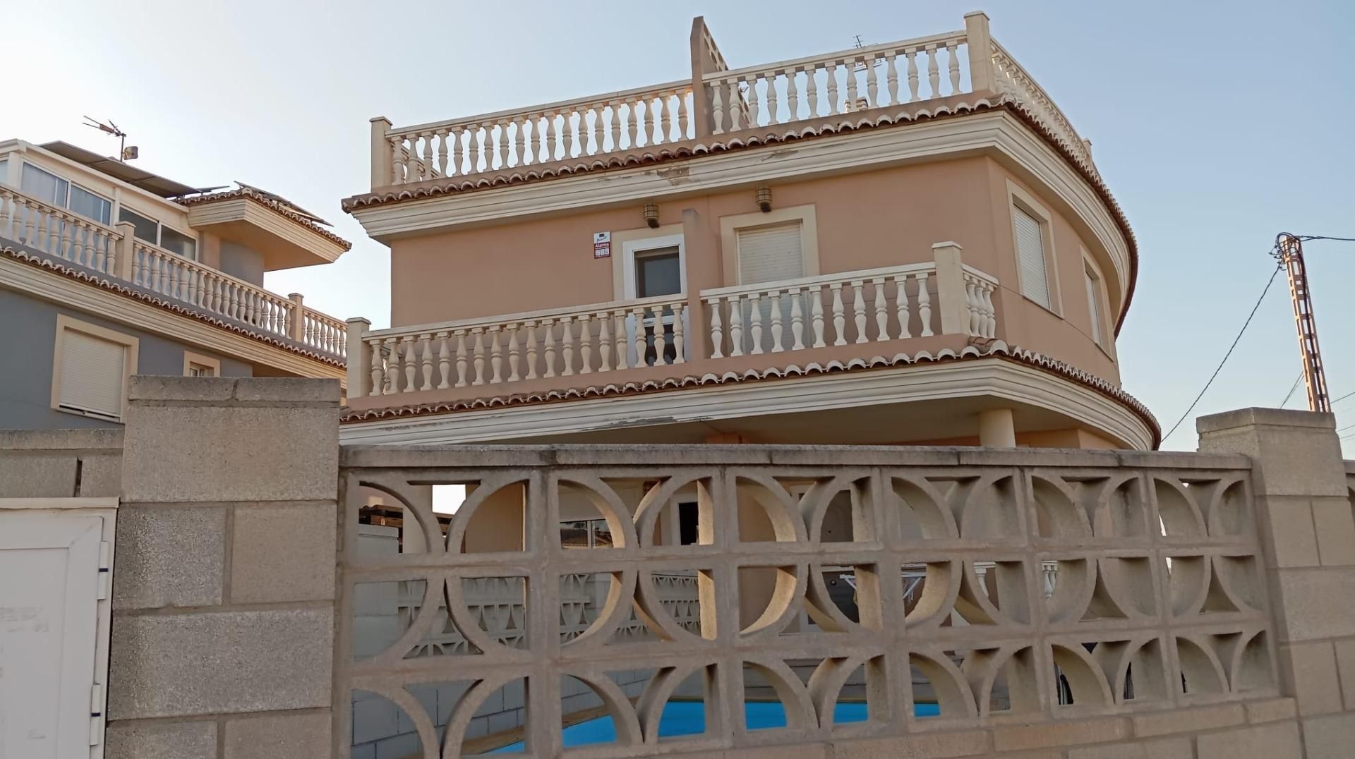 Vista exterior de Casa o chalet en venta en Cullera con Aire acondicionado, Terraza y Balcón