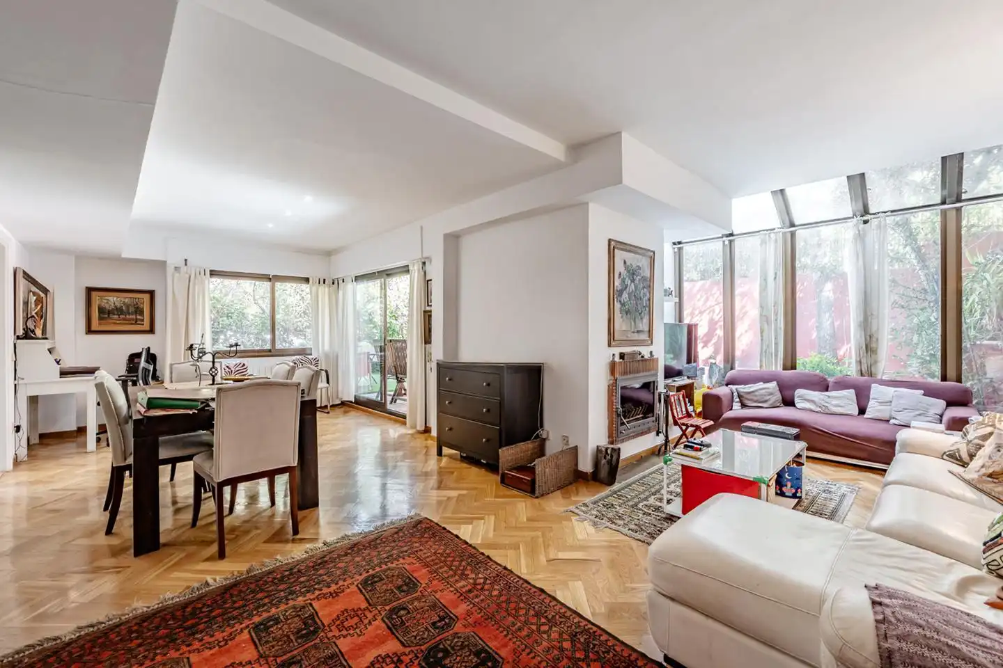 Sala d'estar de Casa adosada en venda en  Madrid Capital amb Calefacció, Jardí privat i Piscina