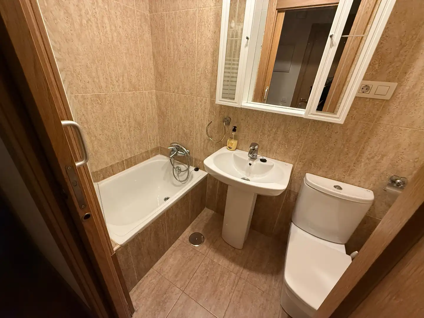 Baño de Apartamento en venta en León Capital  con Calefacción, Parquet y Terraza