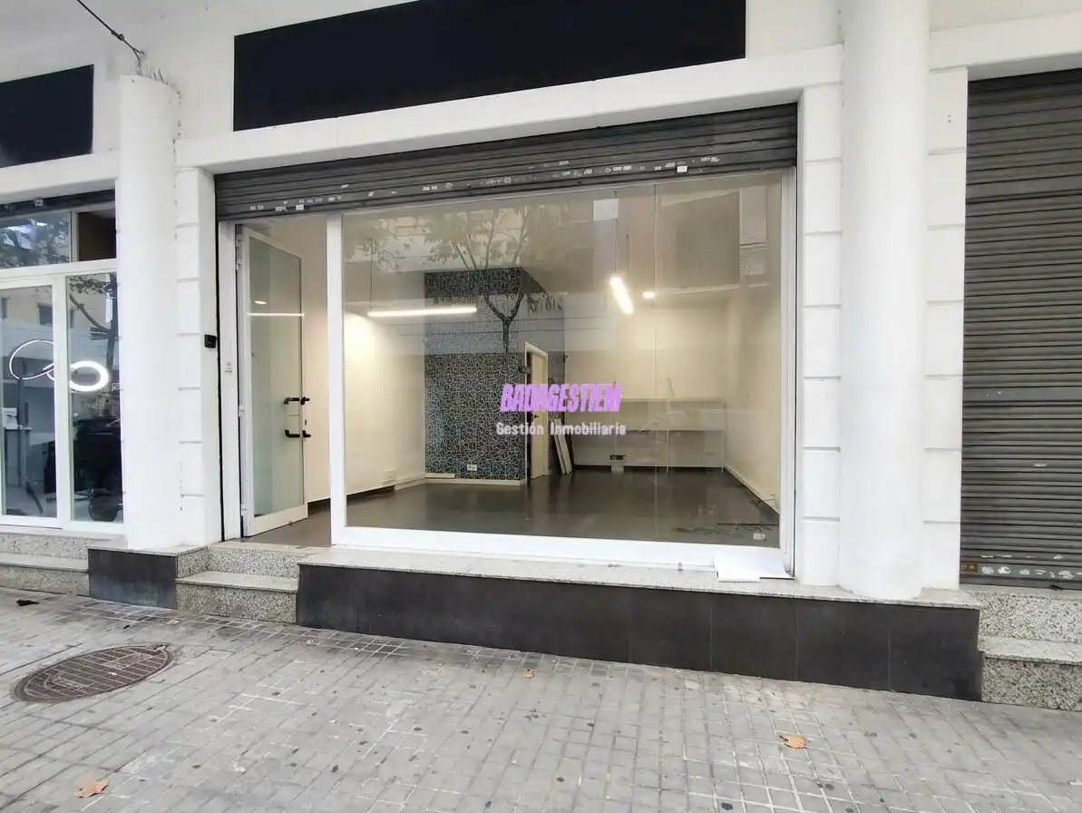 Local comercial en alquiler en Montigalà - Sant Crist