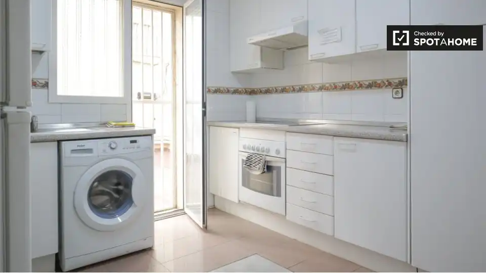 Kitchen of Flat for rent in Madrid  with Air Conditioner, Heating and Furnished