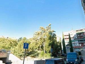 Piso en Venta en Calle de Alesanco, 17 en Valdezarza