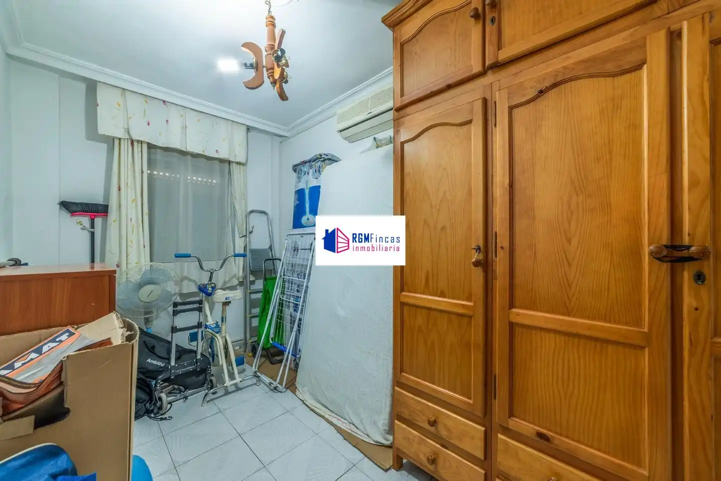 Flat for sale in Sevilla  with Air Conditioner and Storage room