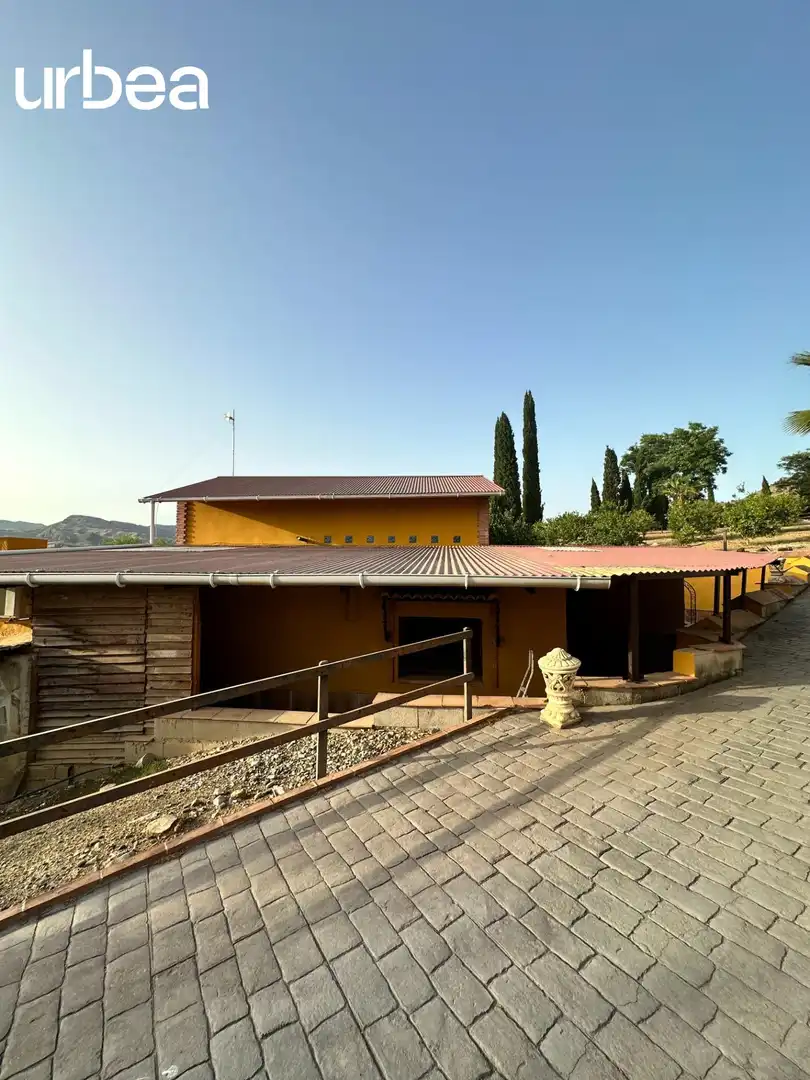 Vista exterior de Finca rústica en venda en Pizarra amb Aire condicionat, Calefacció i Jardí privat