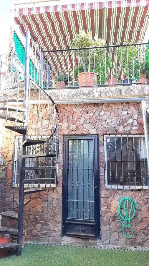Vista exterior de Casa o chalet en venta en Valdepeñas con Calefacción, Terraza y Piscina