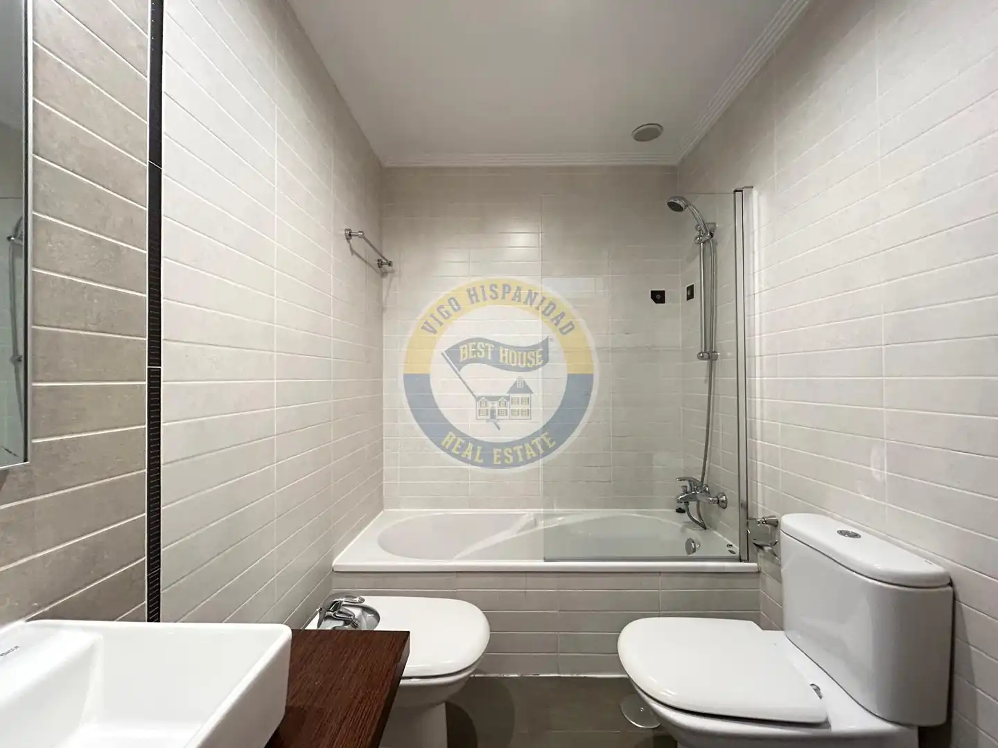 Bathroom of Apartments for sale in Vigo   with Heating and Storage room