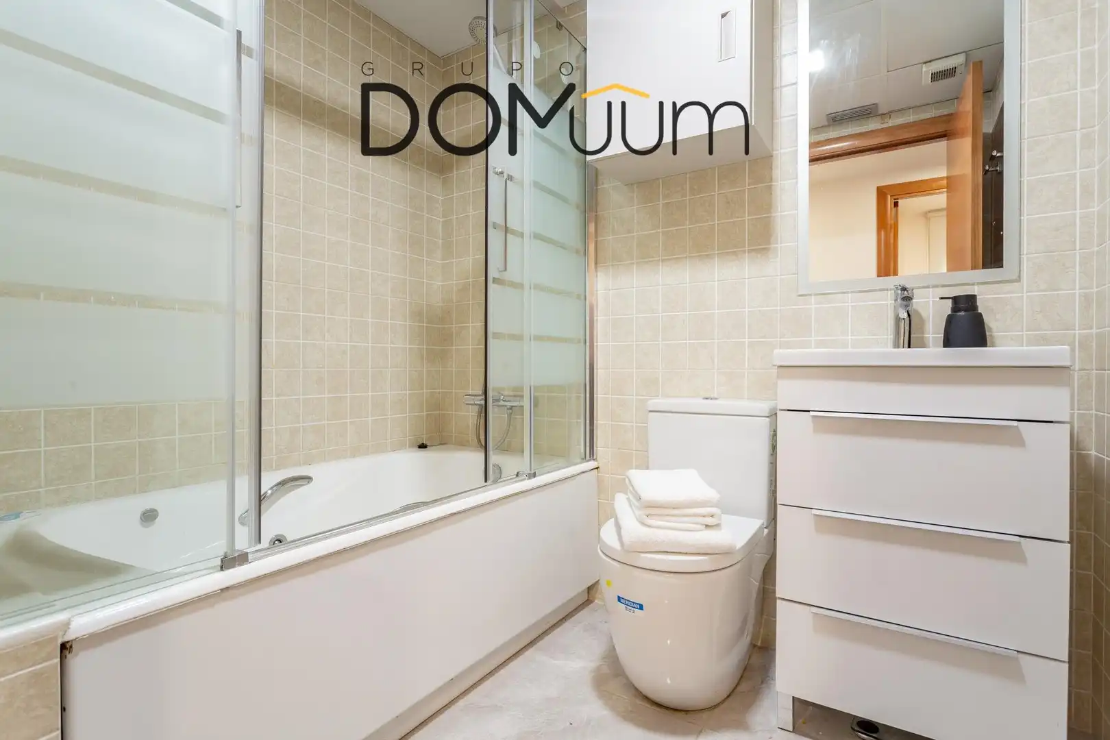 Badezimmer von Erdgeschoss zum Verkauf in Salou mit Klimaanlage, Heizung und Terrasse