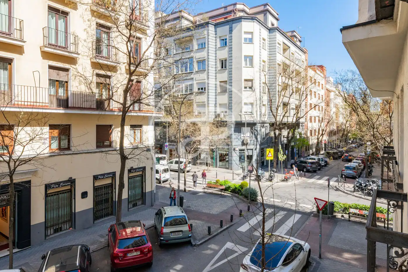 Vista exterior de Piso en venta en Madrid con Calefacción y Amueblado
