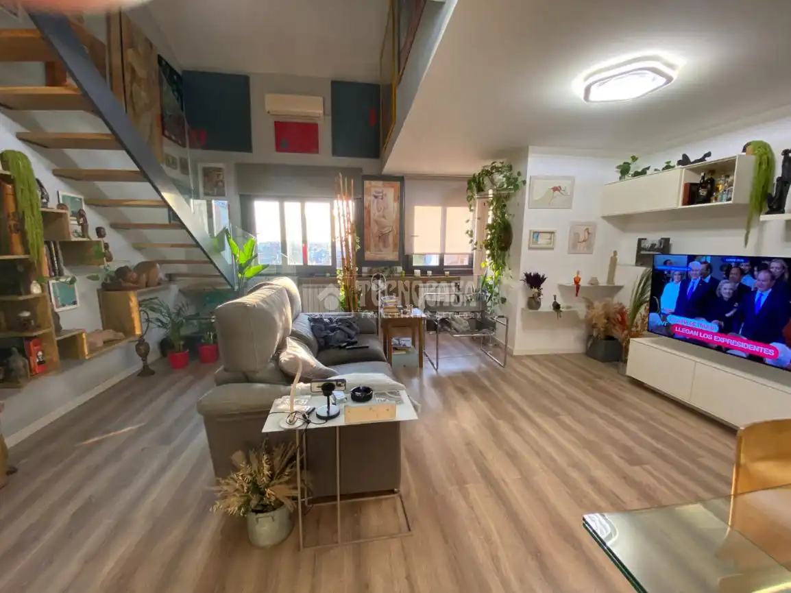 Sala d'estar de Àtic en venda en Barcelona amb Aire condicionat