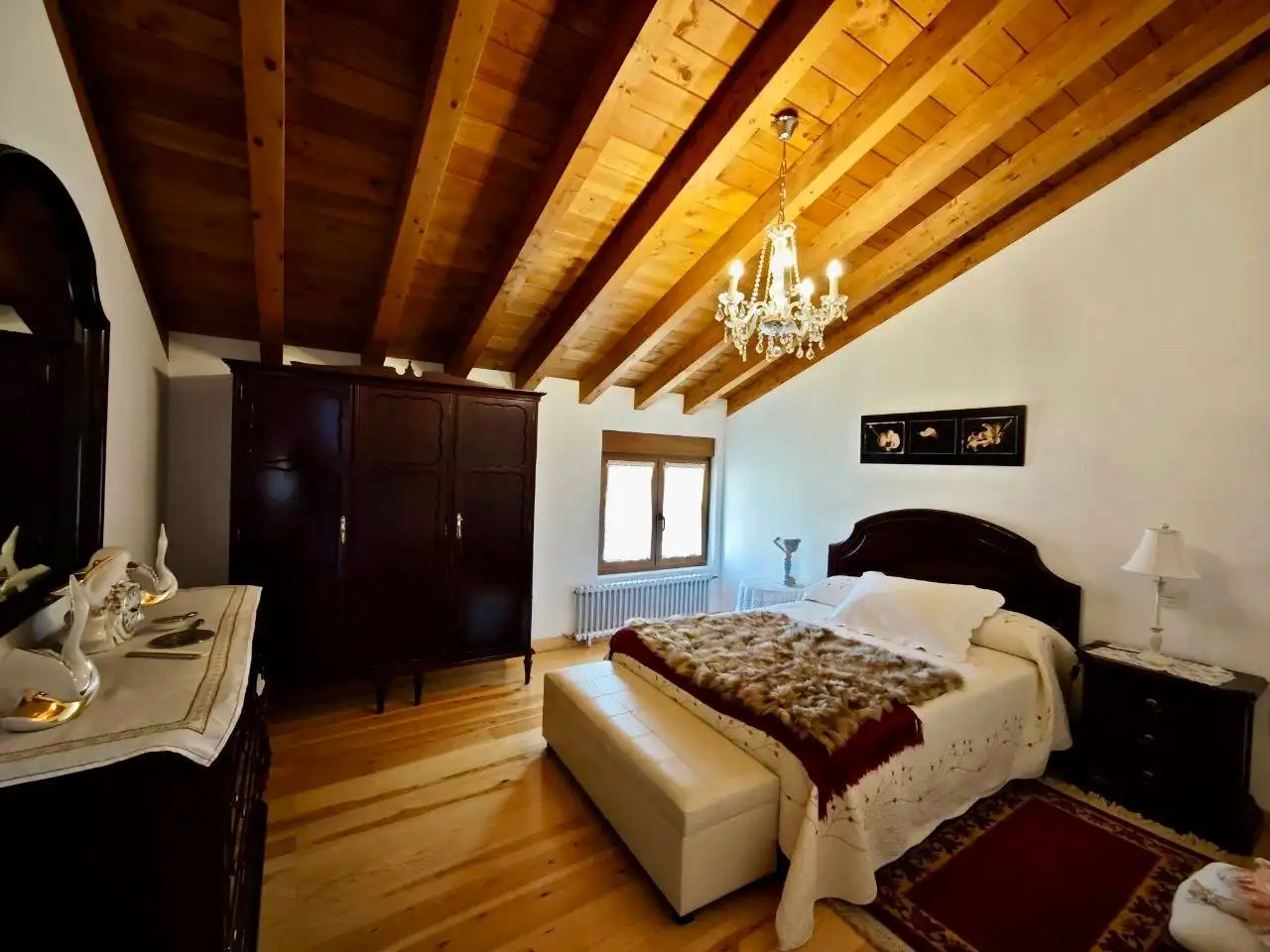 Dormitori de Casa adosada en venda en Rebolledo de la Torre amb Calefacció, Parquet i Moblat