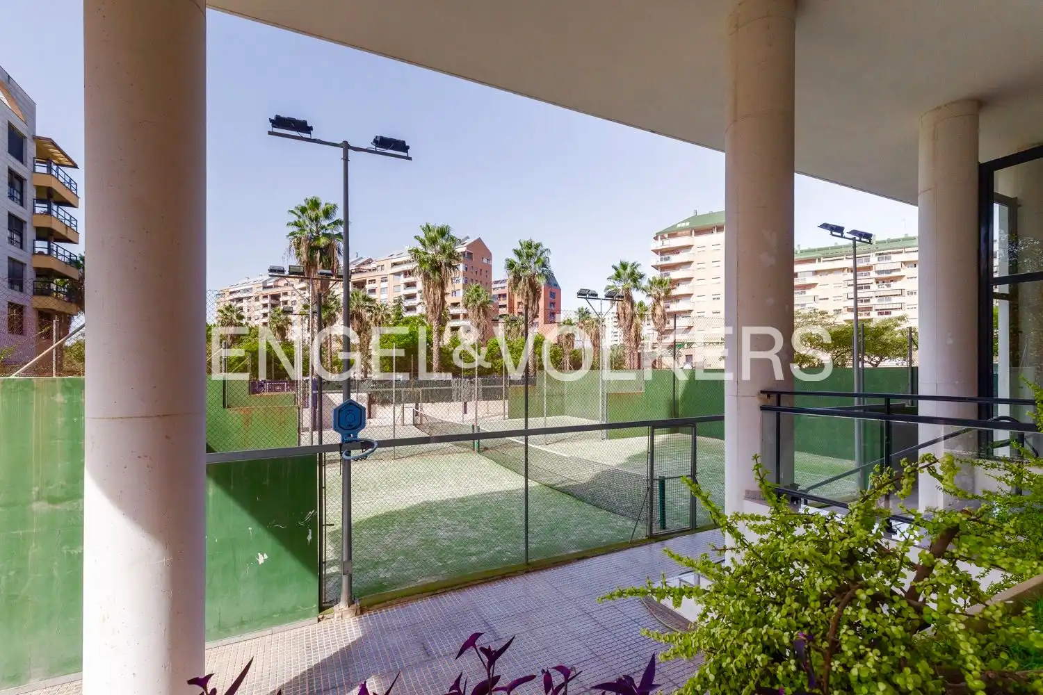 Terrassa de Pis de lloguer en Valencia amb Aire condicionat, Calefacció i Jardí privat