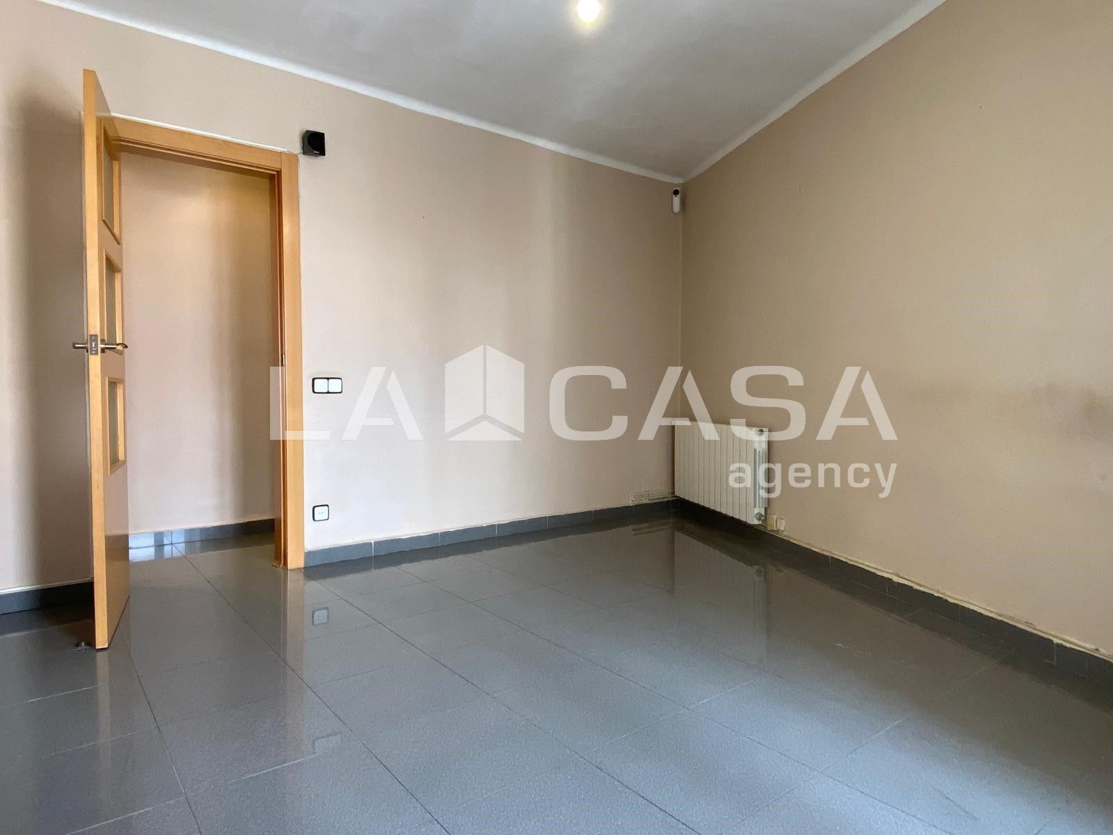 Flat for sale in Santa Coloma de Gramenet  with Heating and Balcony