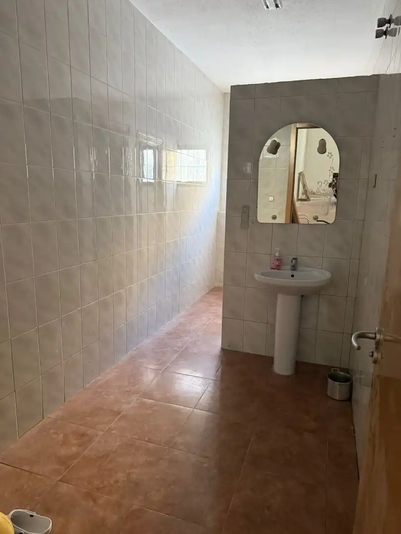 Badezimmer von Fabrikhallen zum Verkauf in Fuenlabrada