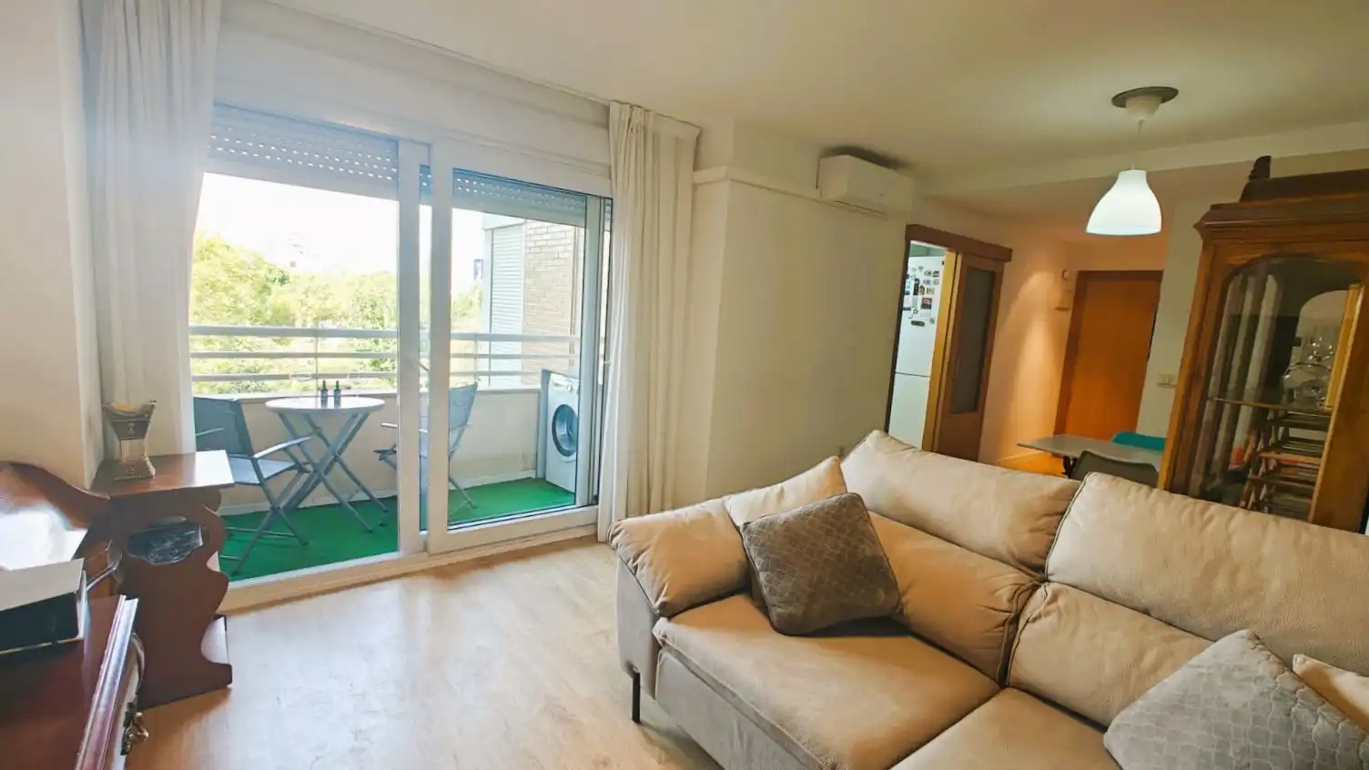 Living room of Flat for sale in Valencia  with Air Conditioner, Furnished and Oven