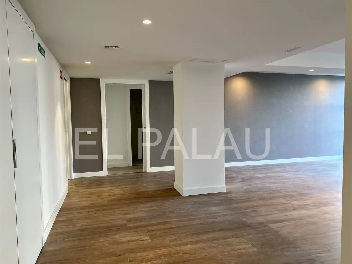 Office for rent in Valencia  with Air Conditioner