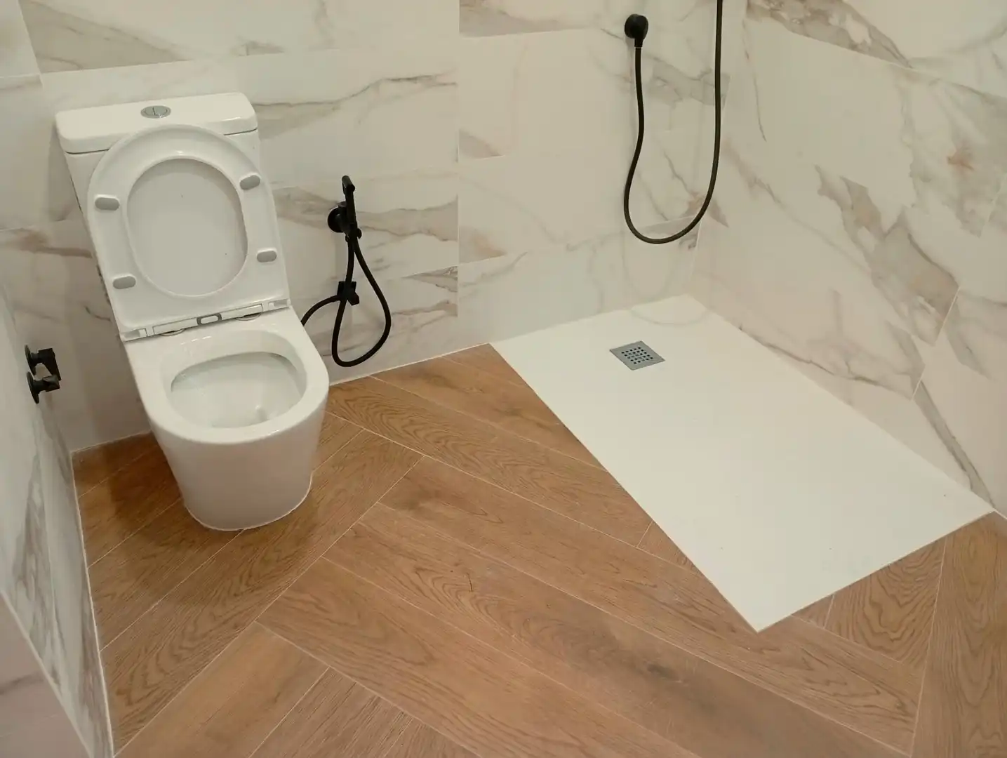 Badezimmer von Wohnungen zum Verkauf in Gijón  mit Heizung, Ofen und Waschmaschine
