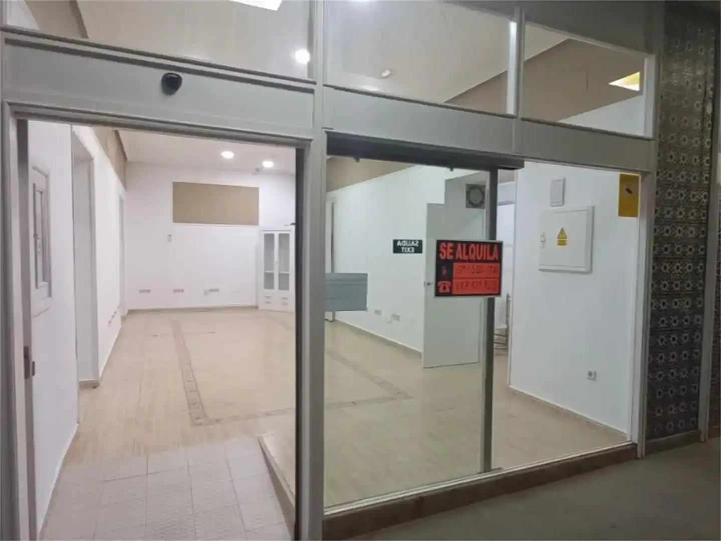 Commercial properties for rent in Marmolejo  with Air Conditioner