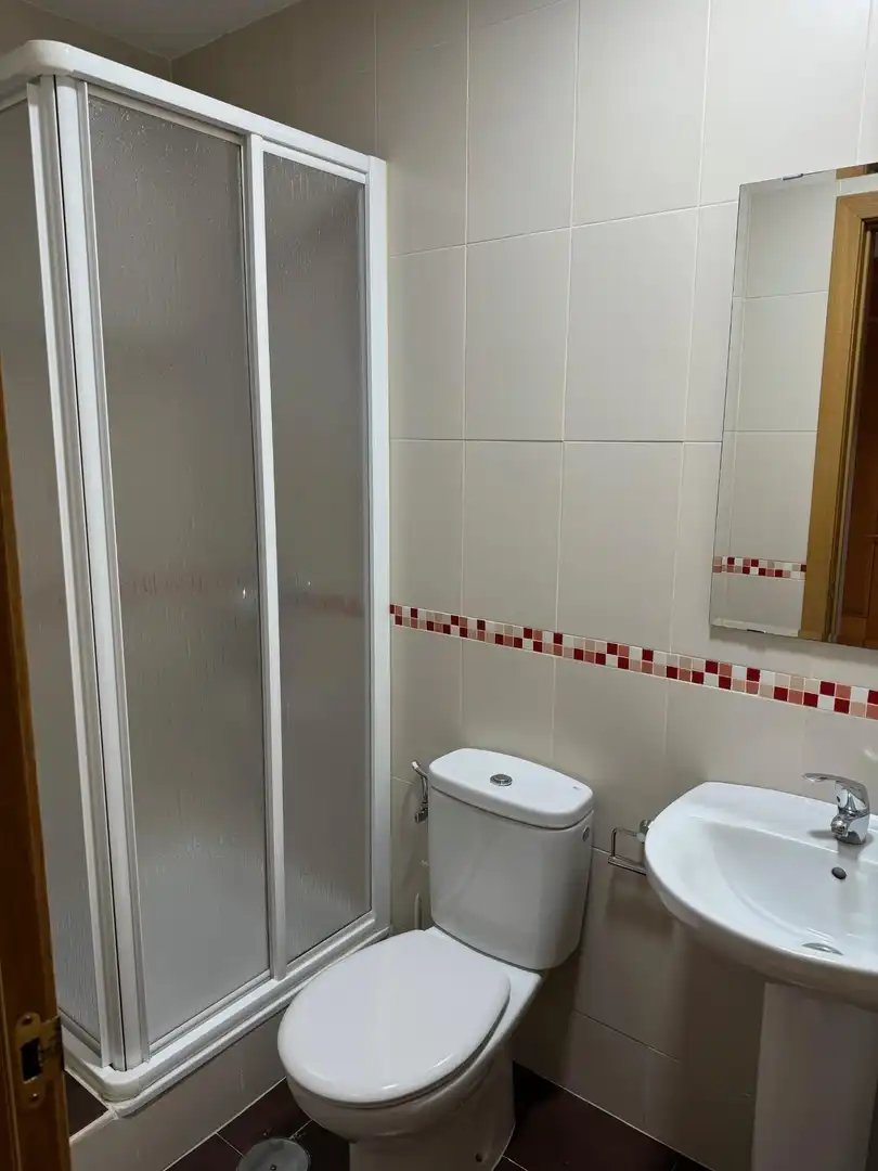 Baño de Ático de alquiler en Fuengirola con Aire acondicionado, Terraza y Trastero