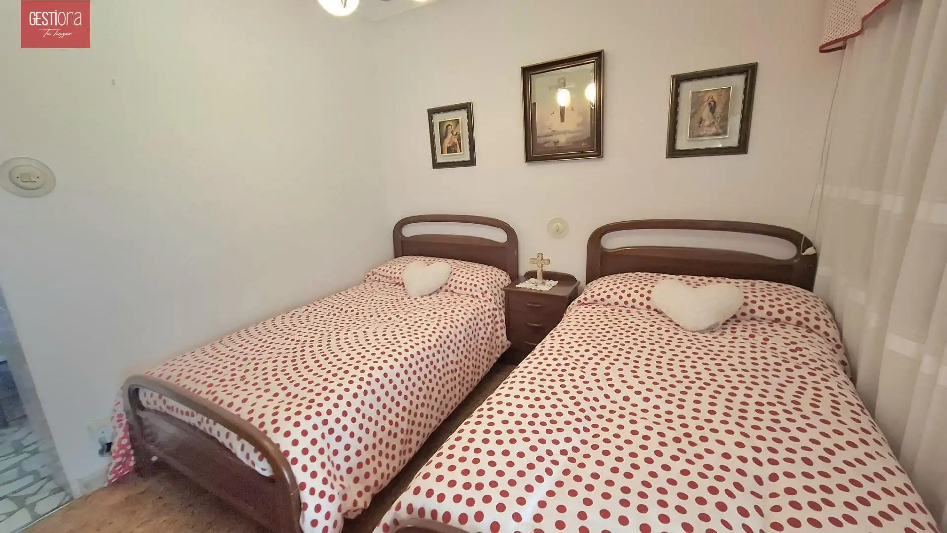 Habitación de Piso en venta en Los Corrales de Buelna  con Calefacción, Trastero y Amueblado