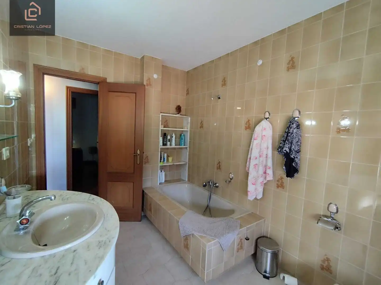Bany de Casa o xalet en venda en Abegondo amb Calefacció, Parquet i Terrassa