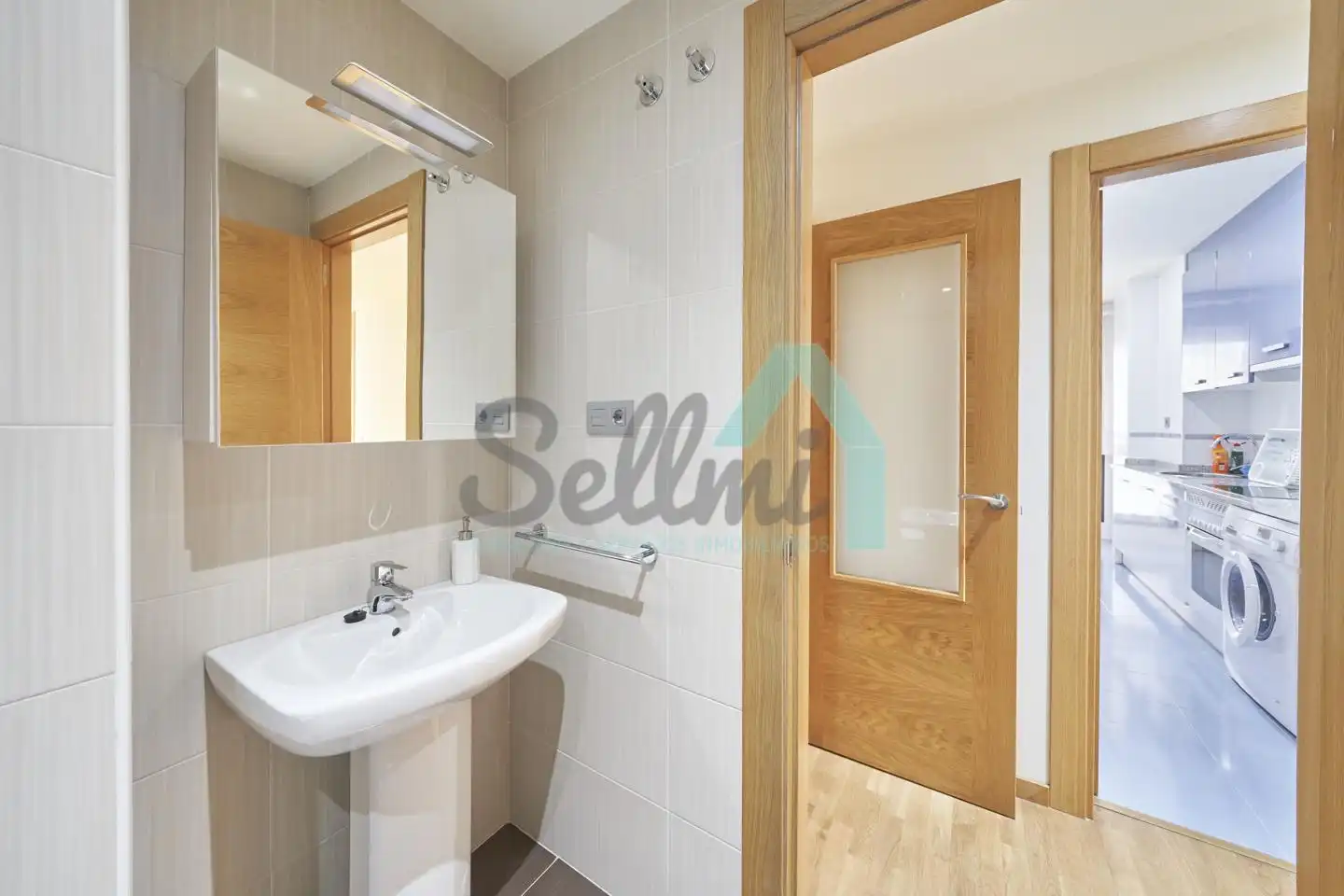 Bathroom of Flat for rent in Oviedo   with Heating and Furnished