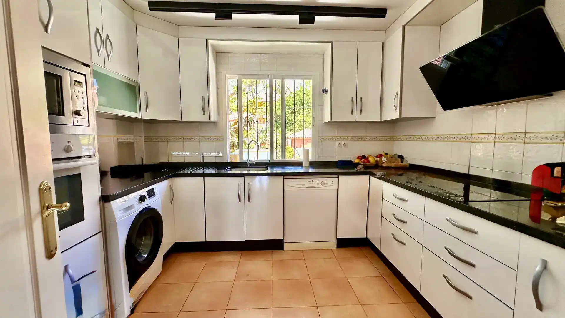 Kitchen of Flat for sale in Estepona  with Air Conditioner and Swimming Pool