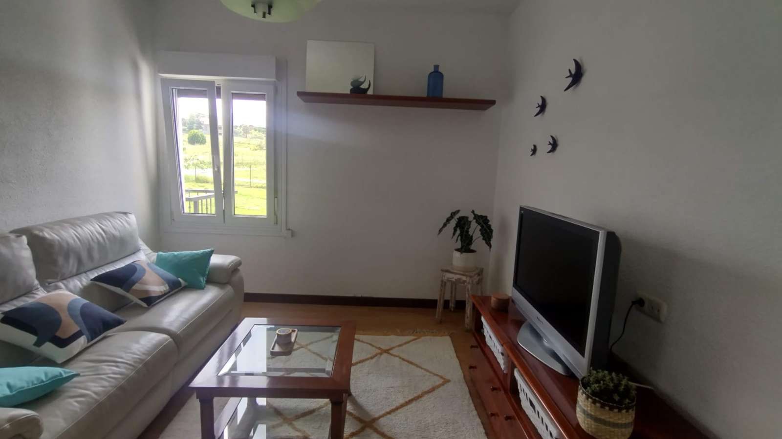 Living room of Apartment to share in Gatika  with Air Conditioner, Terrace and Furnished