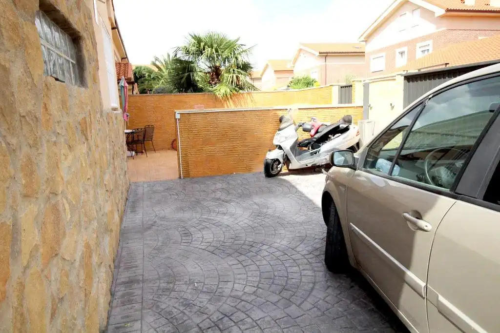 Parking de Casa o chalet en venta en Alovera con Aire acondicionado, Calefacción y Piscina comunitaria