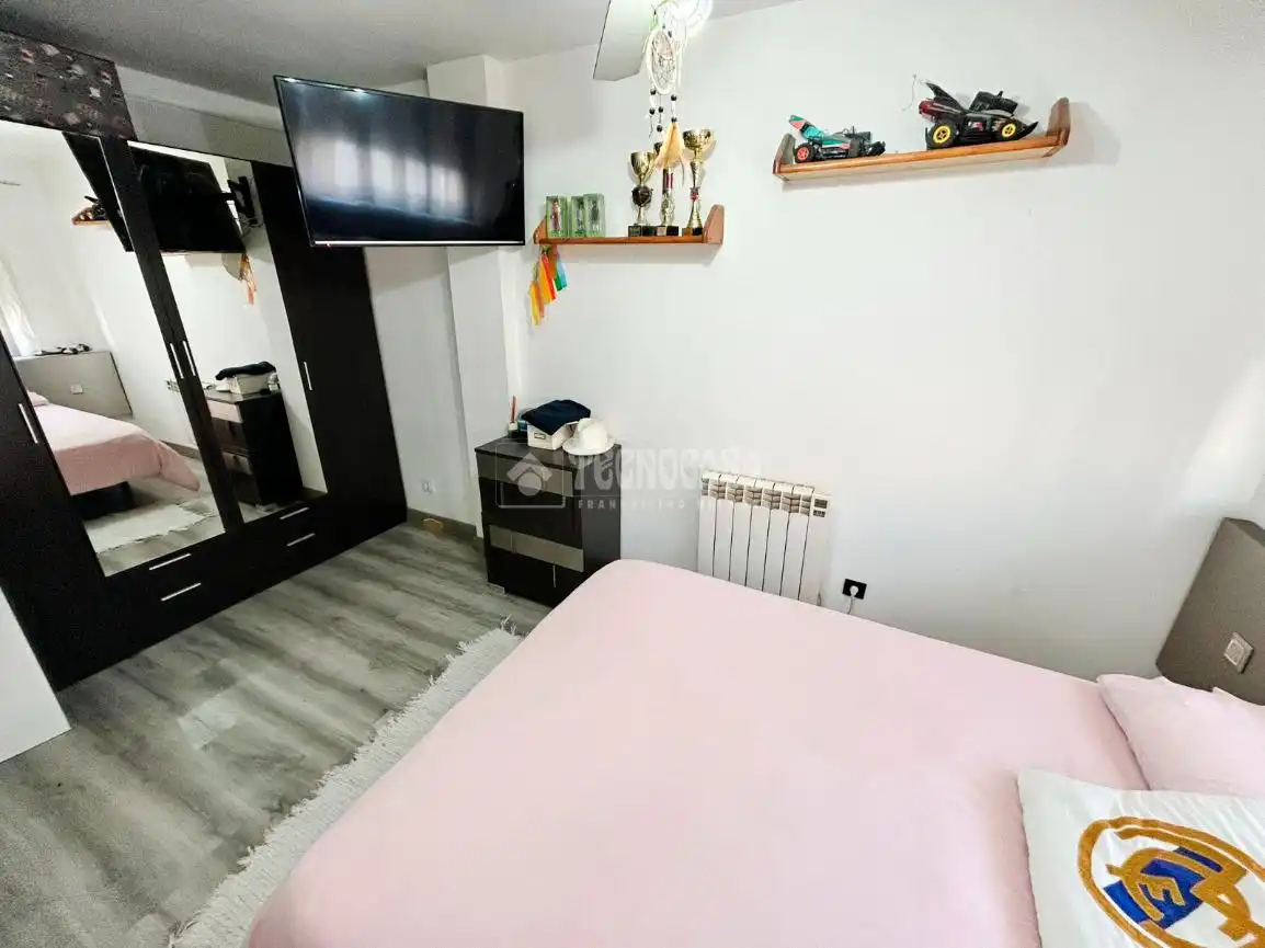 Dormitori de Casa o xalet en venda en La Puebla de Alfindén amb Aire condicionat, Calefacció i Terrassa