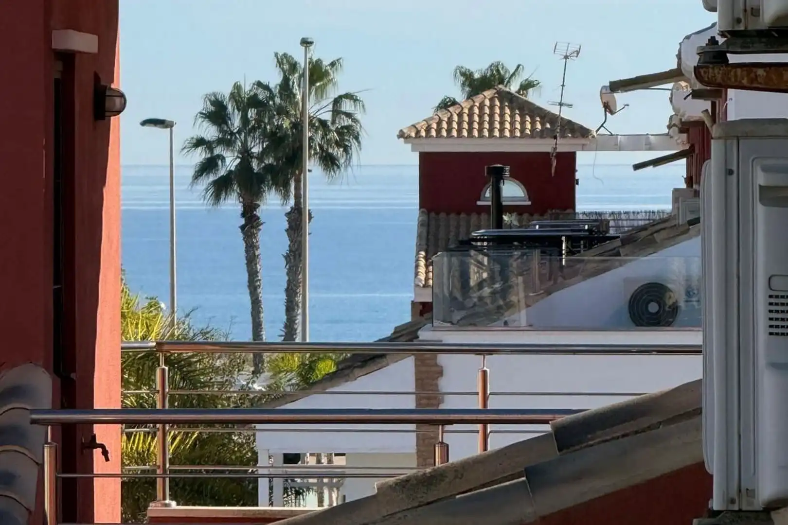 Vista exterior de Casa adosada en venda en Pilar de la Horadada amb Balcó