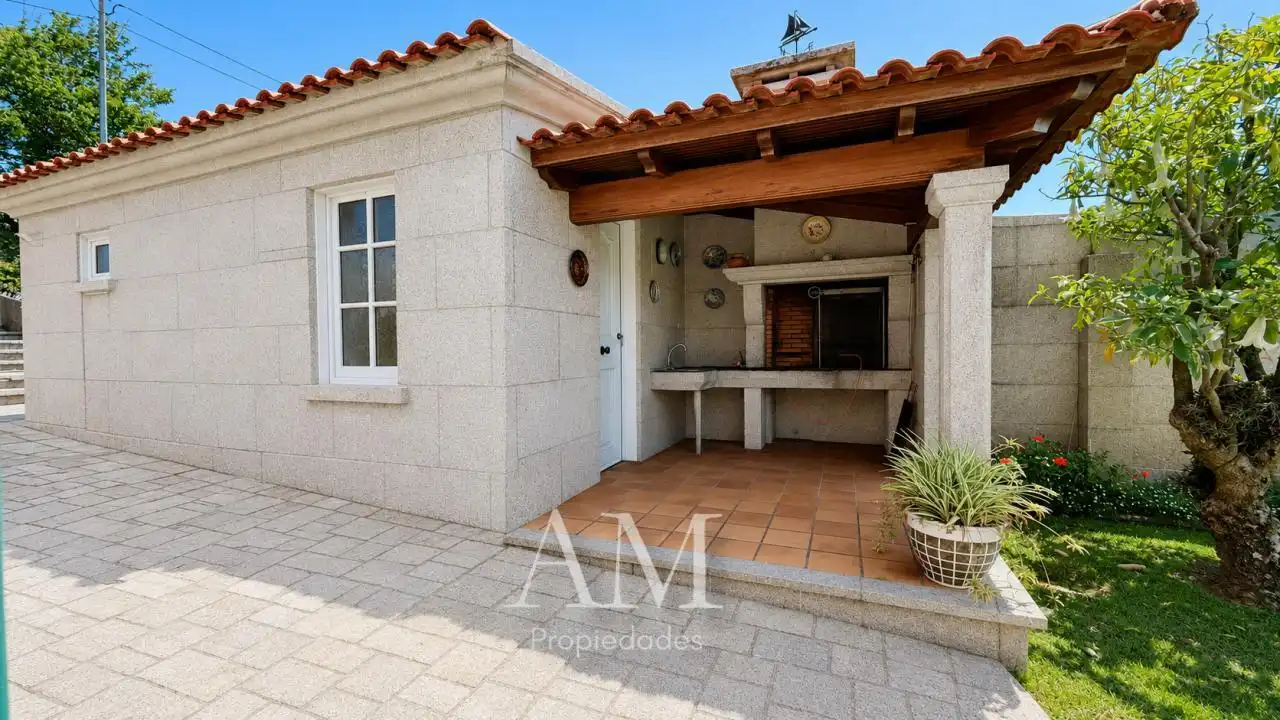 Terrassa de Casa o xalet en venda en Vigo  amb Calefacció, Jardí privat i Terrassa