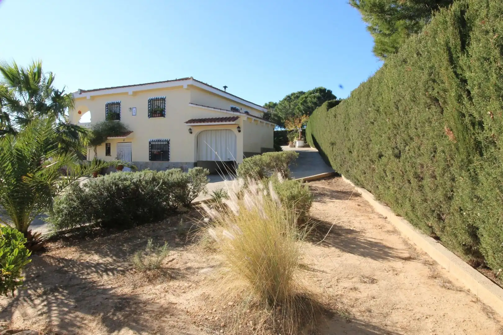 Vista exterior de Casa o xalet en venda en Chiva amb Jardí privat, Terrassa i Traster