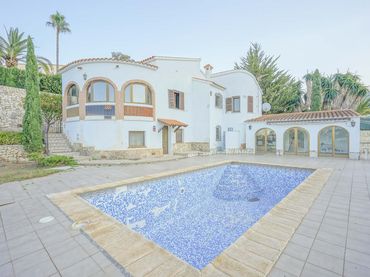 Villa con piscina in vendita a El Montgó