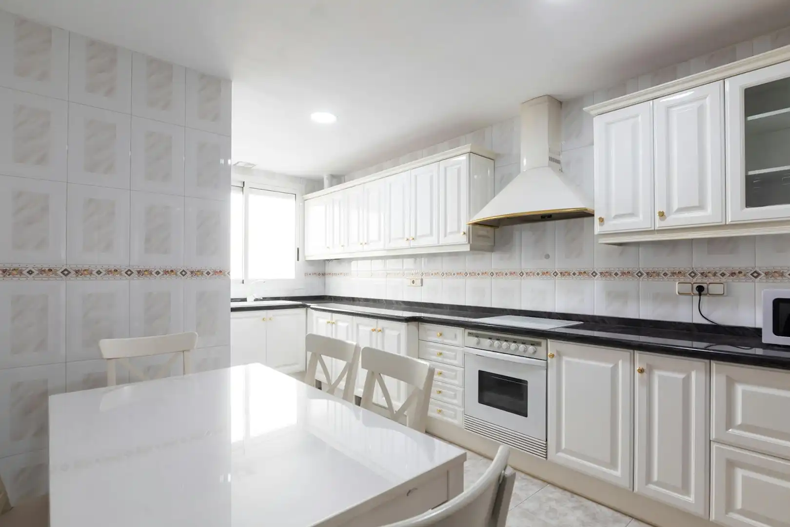 Kitchen of Flat for share in Valencia  with Heating and Washing machine