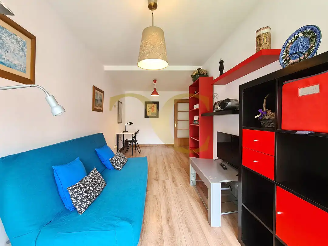 Sala de estar de Apartamento en venta en Ribadesella con Calefacción, Trastero y Amueblado