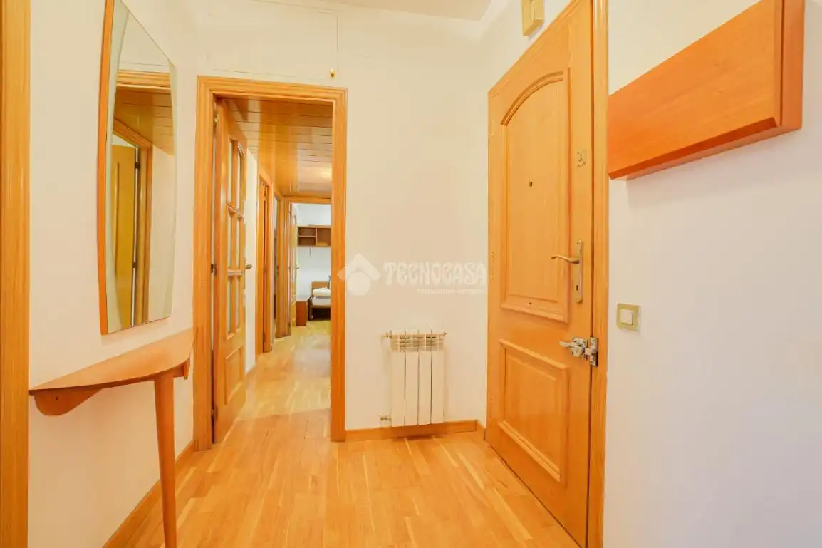 Piso en venta en Barcelona con Calefacción y Balcón