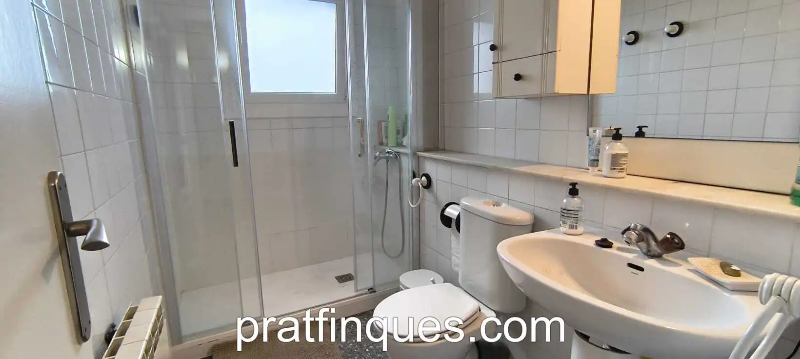 Badezimmer von Wohnung zum Verkauf in El Prat de Llobregat mit Klimaanlage, Heizung und Ofen