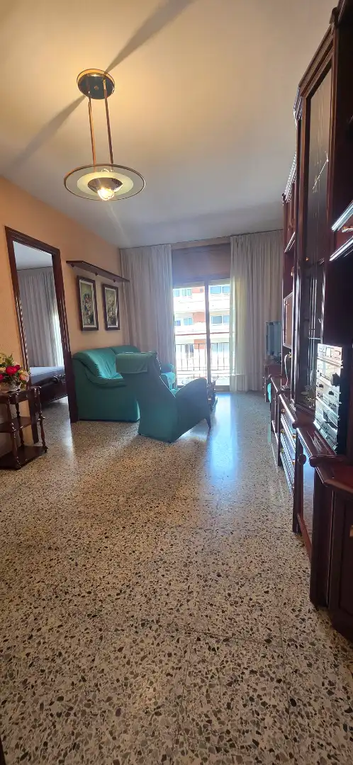 Sala de estar de Piso en venta en Santa Coloma de Gramenet con Aire acondicionado, Calefacción y Horno