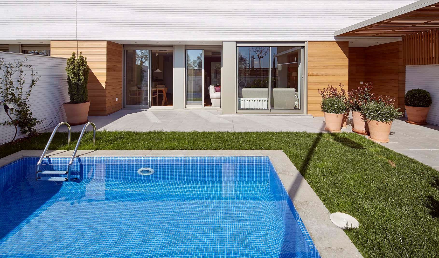 Piscina de Casa o xalet en venda en Sabadell amb Aire condicionat, Jardí privat i Parquet