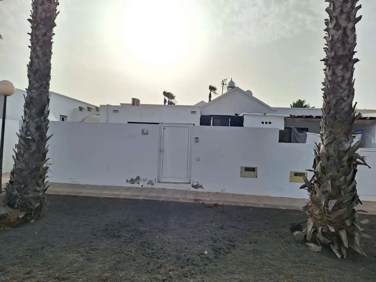 Vista exterior de Casa o xalet en venda en Yaiza amb Terrassa