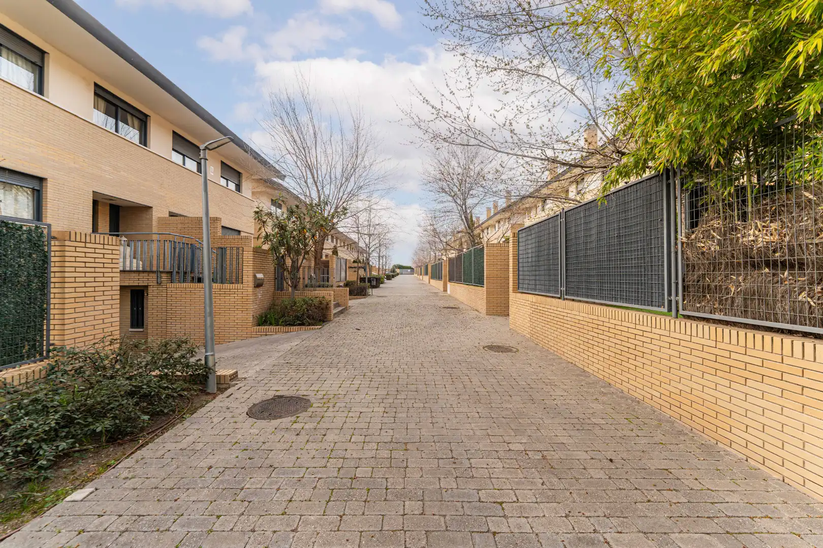 Exterior view of Detached homes for sale in Arroyomolinos (Madrid)  with Air Conditioner, Heating and Private garden