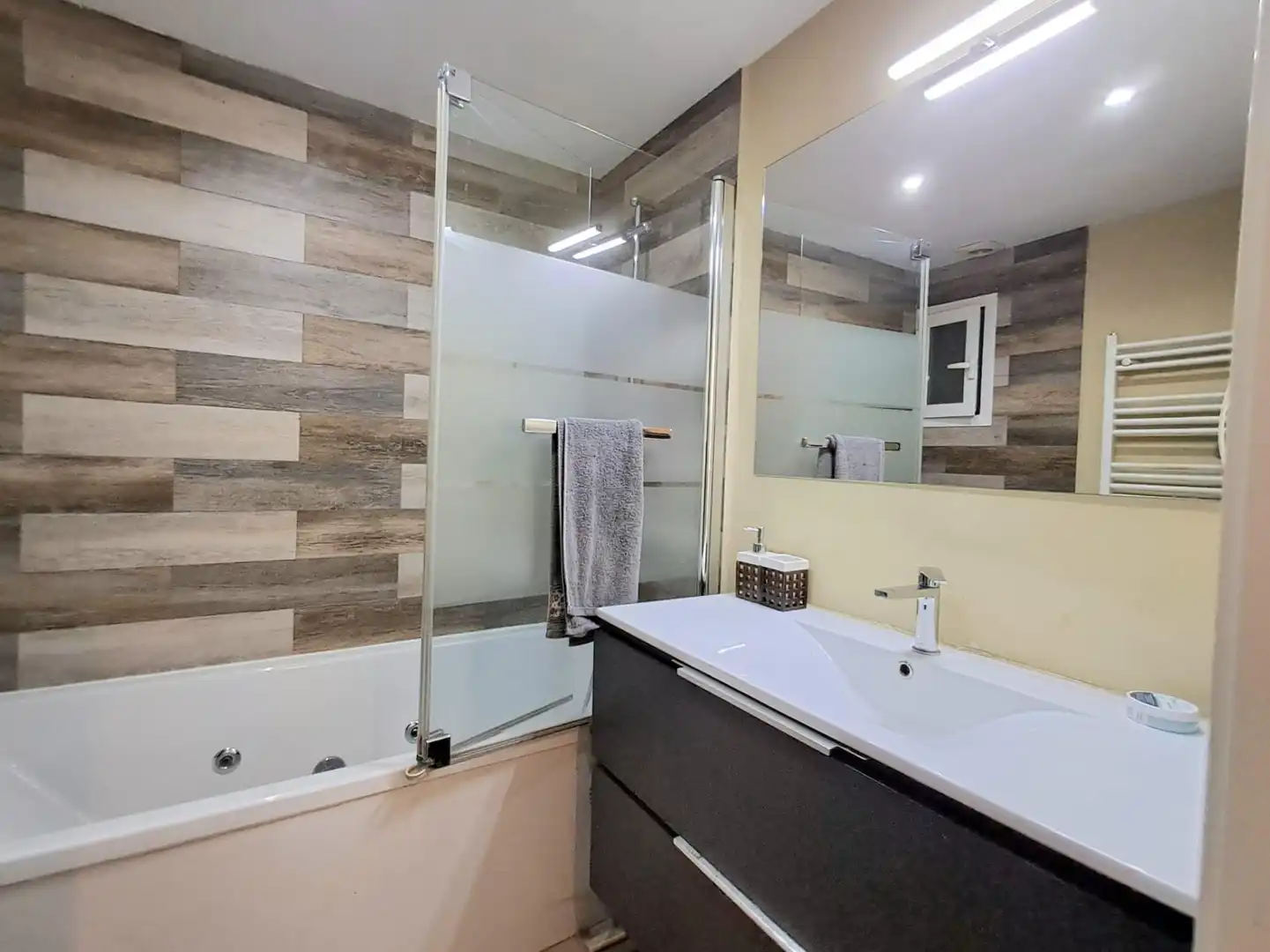 Baño de Piso en venta en Madrid con Aire acondicionado, Calefacción y Jardín privado